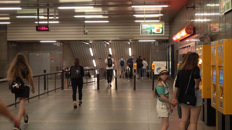 K cestujícím v metru promluvila Milada Horáková